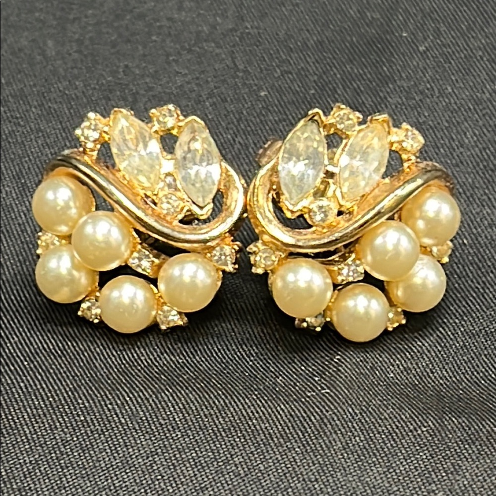 Trifari Vintage Clip On Earrings